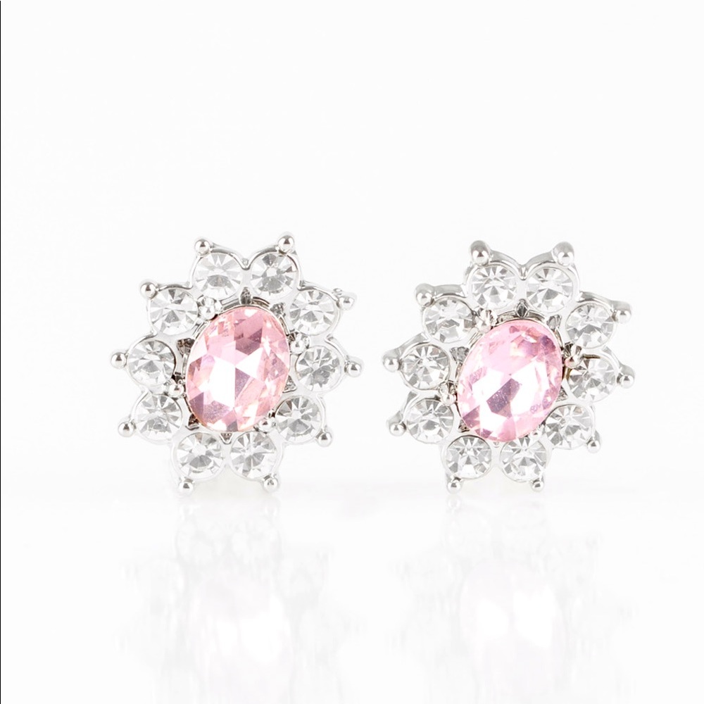 ⭐️Stud style post earrings⭐️